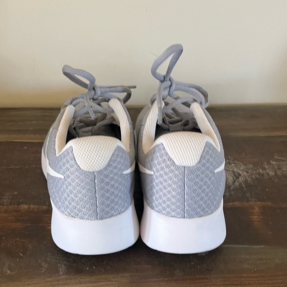 New without box Nike gray grey white size 7 lightweight sneakers - Picture 13 of 13
